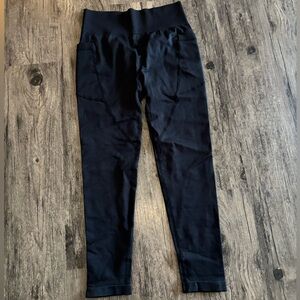 Women's Black High-Waist Workout Leggings Lifting Back & Has Pockets